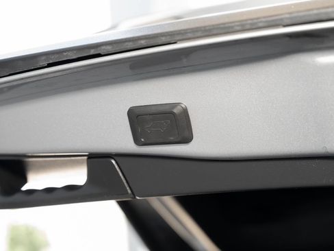 Used 2022 Toyota RAV4 XLE Premium FWD image 40