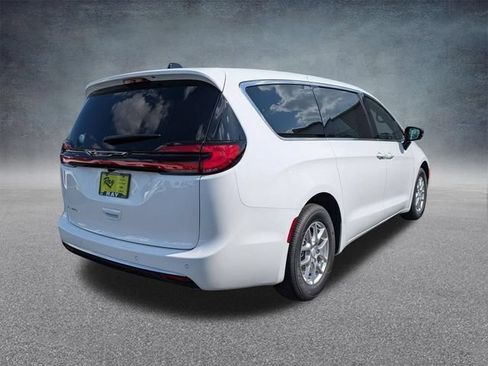 New 2027 Chrysler Pacifica Select FWD image 3