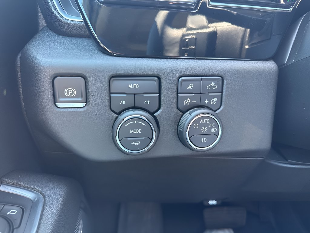 Used 2023 Chevrolet Silverado 1500 LTZ AWD/4WD image 19