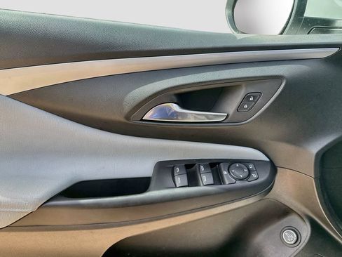 Used 2025 Buick Envista Sport Touring w/ Convenience I Package FWD image 9
