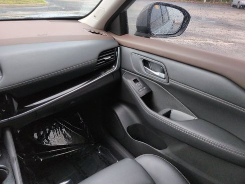 Certified 2023 Nissan Rogue SL w/ SL Premium Package FWD image 17