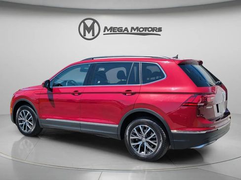 Used 2020 Volkswagen Tiguan SE w/ Panoramic Sunroof Package FWD image 4