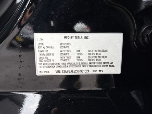 Used 2024 Tesla Model Y Long Range AWD/4WD image 17