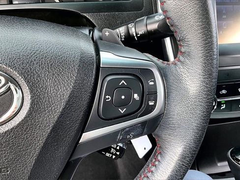 Used 2017 Toyota Camry SE image 11