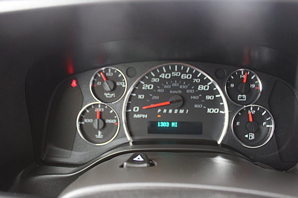 Used 2025 GMC Savana 2500 Extended w/ Driver Convenience Package RWD image 29