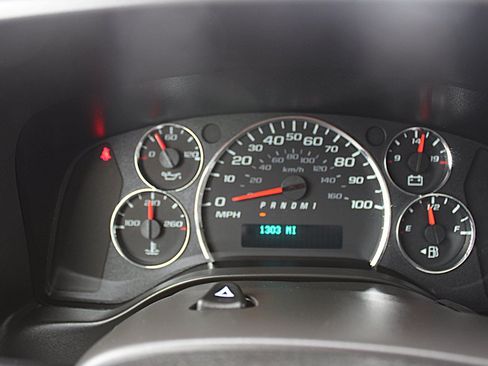 Used 2025 GMC Savana 2500 Extended w/ Driver Convenience Package RWD image 29