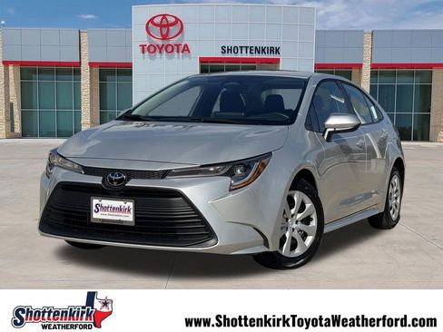 Used 2026 Toyota Corolla LE FWD image 1