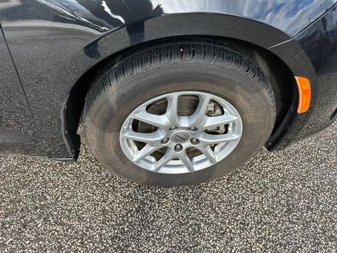 Used 2022 Chrysler Voyager LX image 33