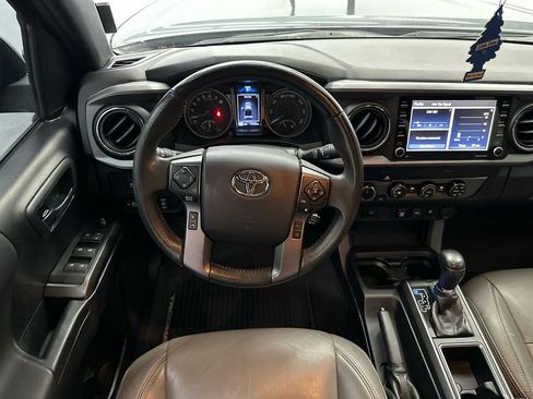 Used 2020 Toyota Tacoma TRD Off-Road AWD/4WD image 22