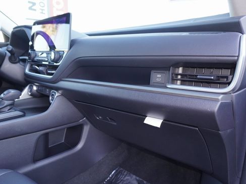 Certified 2025 Toyota Grand Highlander FWD image 9