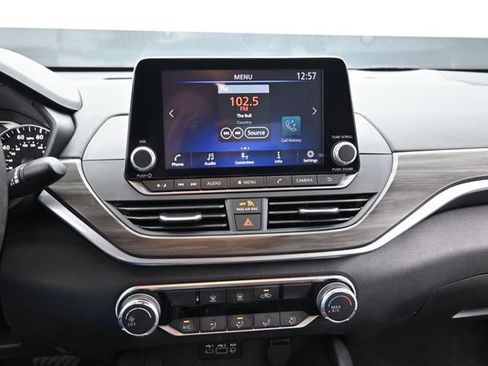Used 2025 Nissan Altima 2.5 SV FWD image 23
