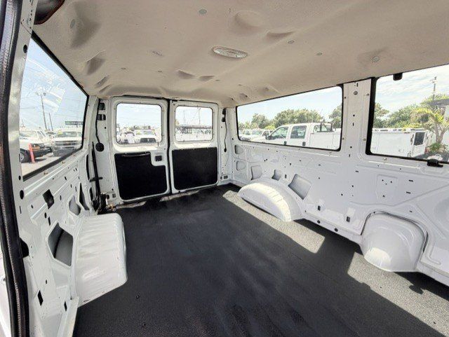 Used 2003 Ford E-350 and Econoline 350 Super Duty RWD image 18
