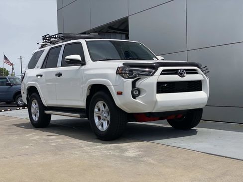Used 2021 Toyota 4Runner SR5 Premium AWD/4WD image 2