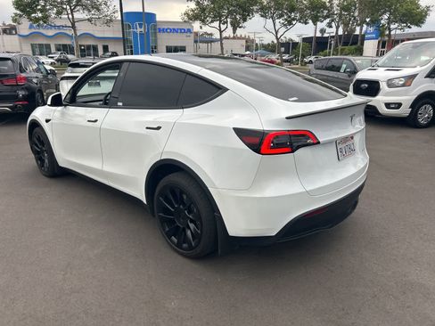 Used 2024 Tesla Model Y Long Range image 5