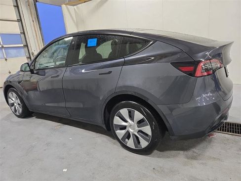 Used 2022 Tesla Model Y Long Range AWD/4WD image 9