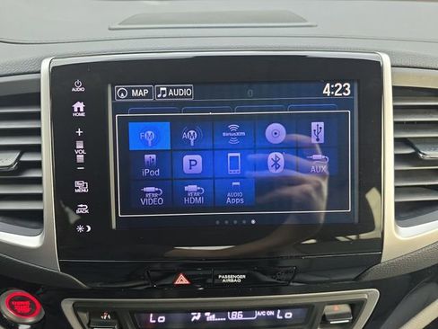 Used 2017 Honda Pilot Touring image 32