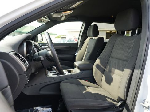 Used 2019 Jeep Grand Cherokee Laredo AWD/4WD image 12