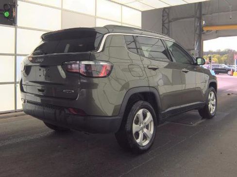 Used 2018 Jeep Compass Latitude w/ Popular Equipment Group AWD/4WD image 2