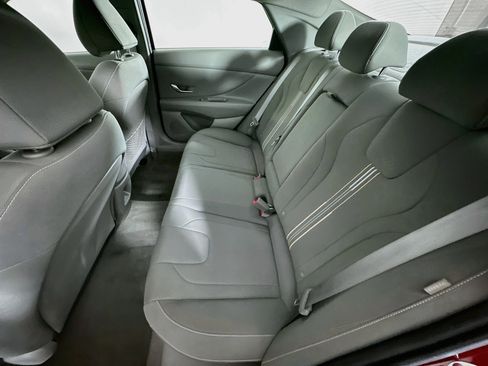 Used 2025 Hyundai Elantra SEL FWD image 28