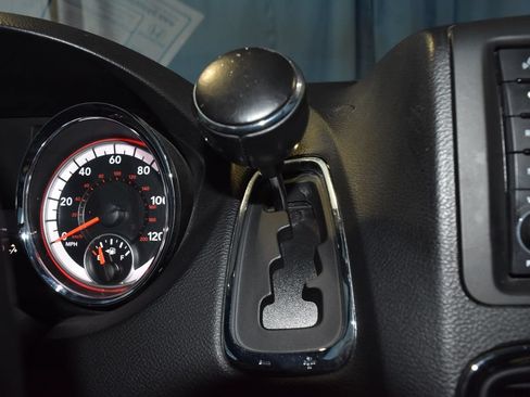 Used 2020 Dodge Grand Caravan SXT FWD image 14