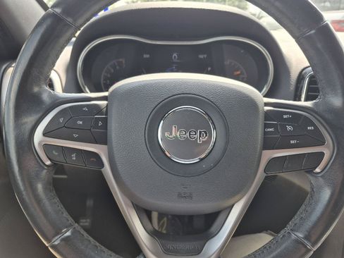 Used 2019 Jeep Grand Cherokee Laredo w/ Laredo X Package RWD image 5