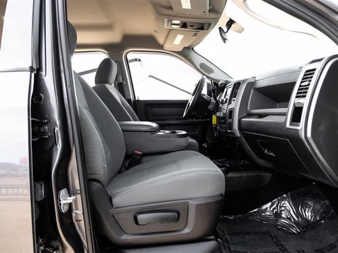 Used 2018 RAM 2500 Tradesman w/ Chrome Appearance Group image 33