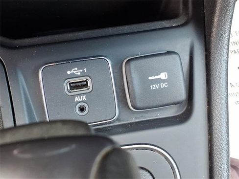 Used 2021 Jeep Cherokee Latitude image 7