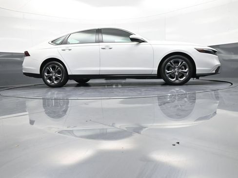 Certified 2023 Honda Accord EX image 28