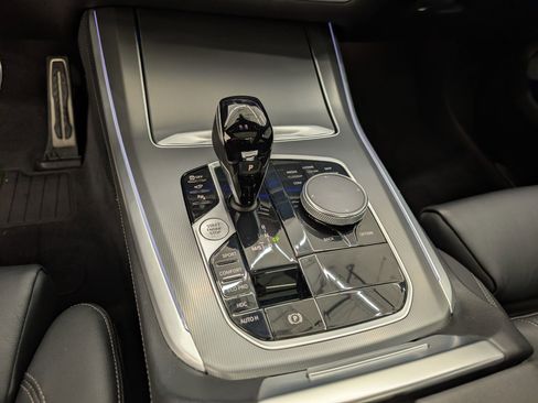 Used 2022 BMW X5 xDrive40i w/ M Sport Package image 18