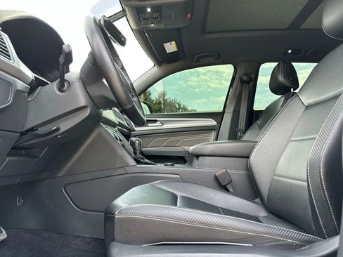 Used 2021 Volkswagen Atlas Cross Sport SE w/ Panoramic Sunroof Package image 14