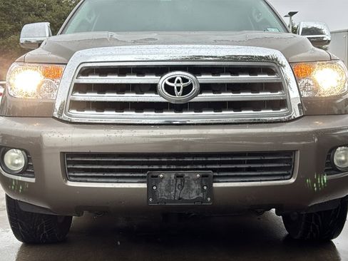 Used 2008 Toyota Sequoia Limited image 2