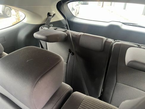Used 2025 Toyota Highlander LE FWD image 17