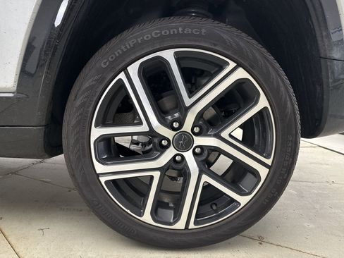 Used 2025 Jeep Compass Limited w/ Elite Group image 11