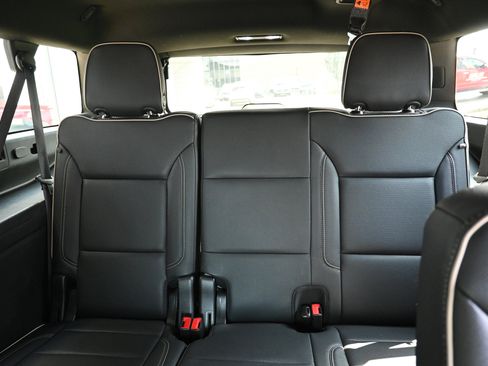 Used 2022 GMC Yukon XL SLT w/ SLT Luxury Package image 7