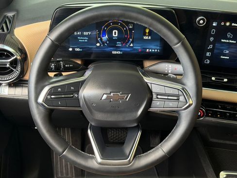 Used 2025 Chevrolet Equinox ACTIV image 4