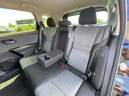 Used 2023 Nissan Rogue SV AWD/4WD image 25