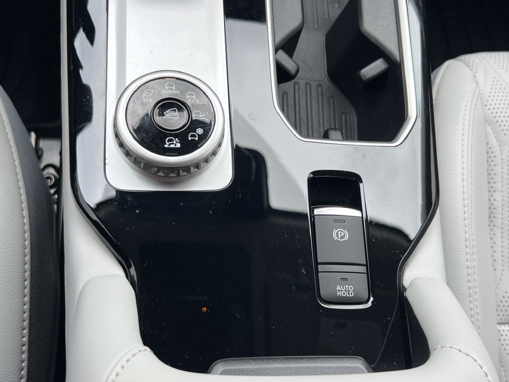 Used 2025 Mitsubishi Outlander AWD image 35