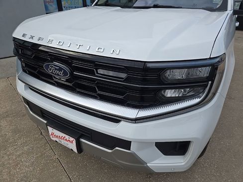 Used 2025 Ford Expedition Platinum AWD/4WD image 18