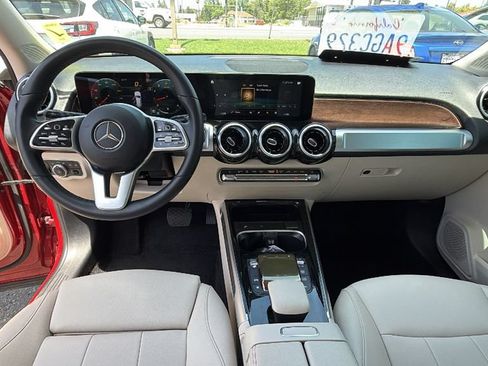 Used 2022 Mercedes-Benz GLB 250 4MATIC image 18