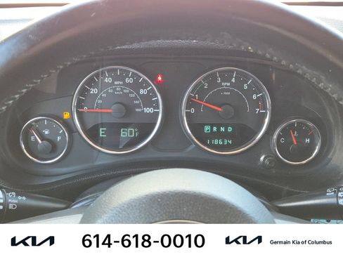 Used 2014 Jeep Wrangler Unlimited Sahara w/ Connectivity Group AWD/4WD image 23