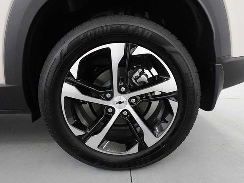 Used 2026 Chevrolet Trax RS FWD image 9