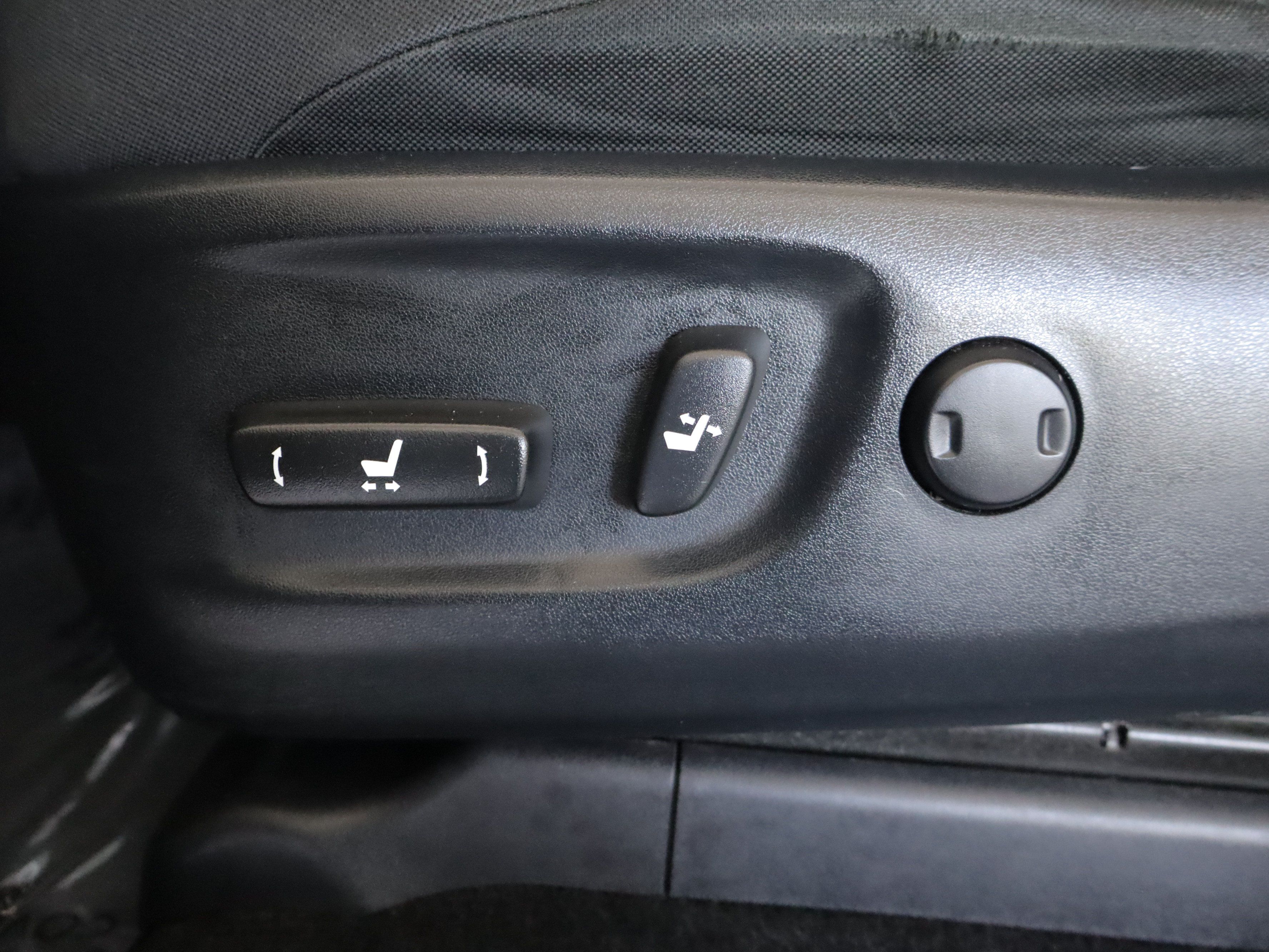 Used 2018 Toyota 4Runner SR5 AWD/4WD image 12