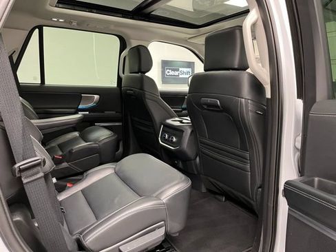 Used 2025 Ford Expedition Platinum AWD/4WD image 52