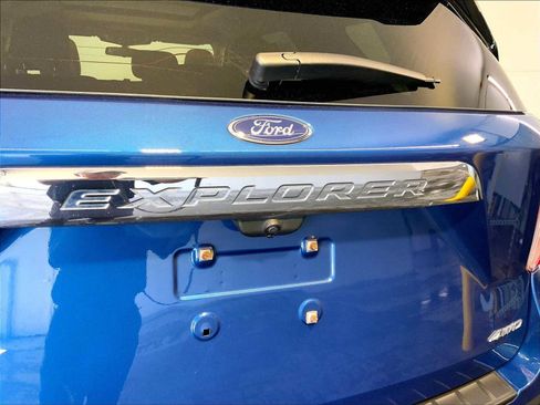 Used 2021 Ford Explorer XLT w/ Equipment Group 202A AWD/4WD image 35