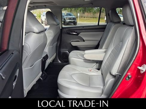 Used 2021 Toyota Highlander XLE image 7
