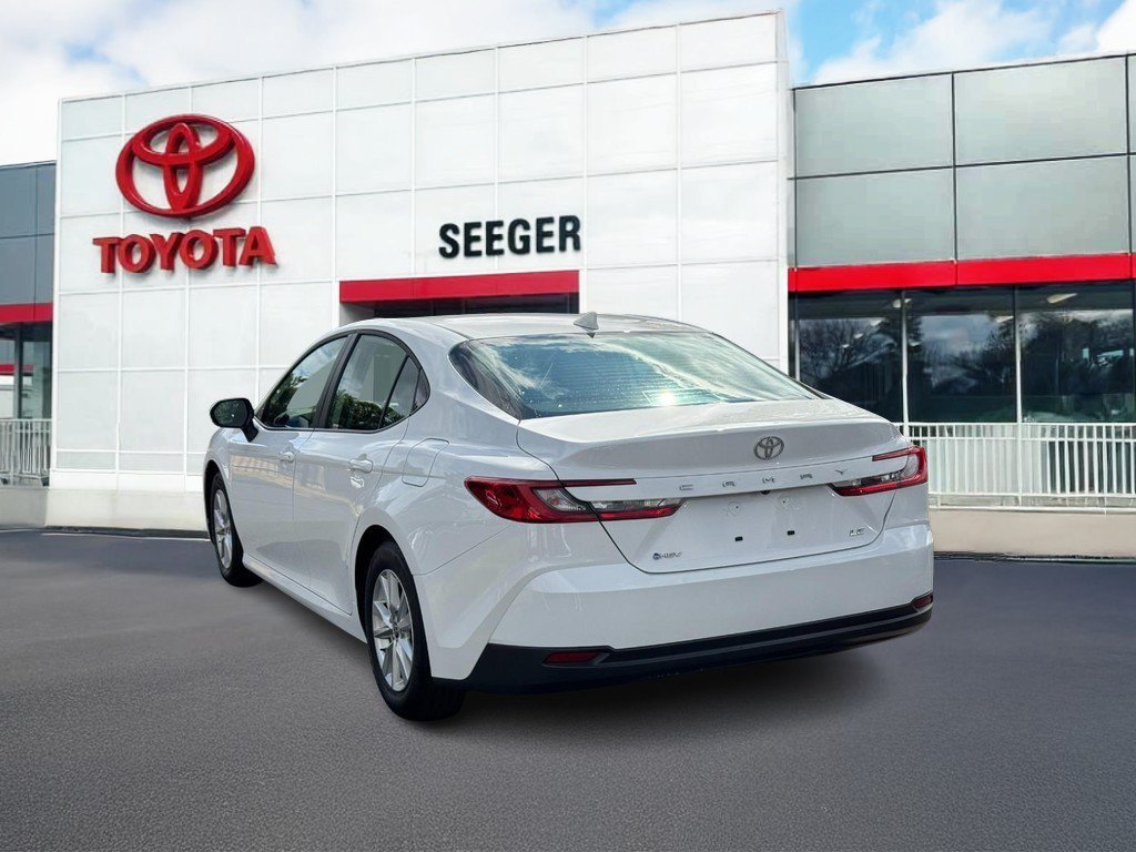 Used 2025 Toyota Camry LE FWD image 9