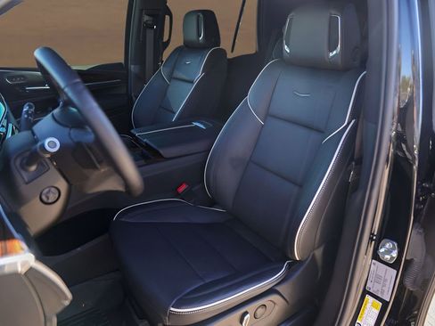 Used 2022 Cadillac Escalade Premium Luxury image 7