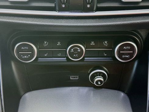 Used 2024 Alfa Romeo Stelvio Veloce image 18