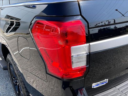 Used 2024 Ford Expedition XLT AWD/4WD image 28