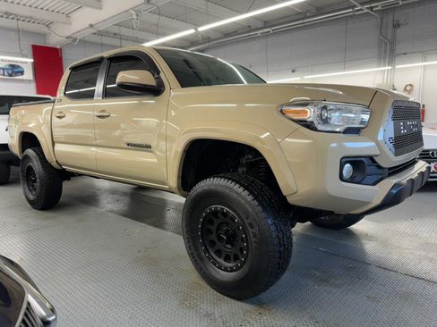 Used 2017 Toyota Tacoma SR5 w/ Tow Package AWD/4WD image 5